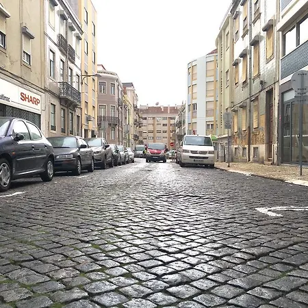 بيت شباب Host *