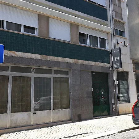 Host بيت شباب