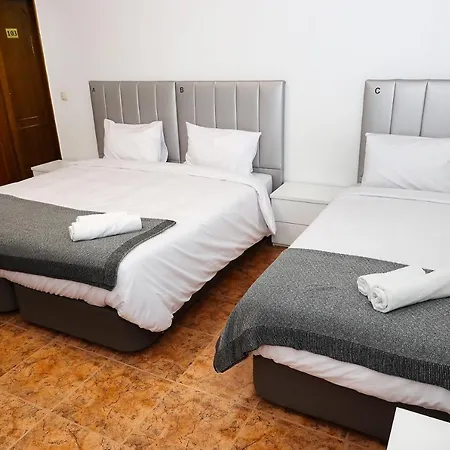 بيت شباب Host