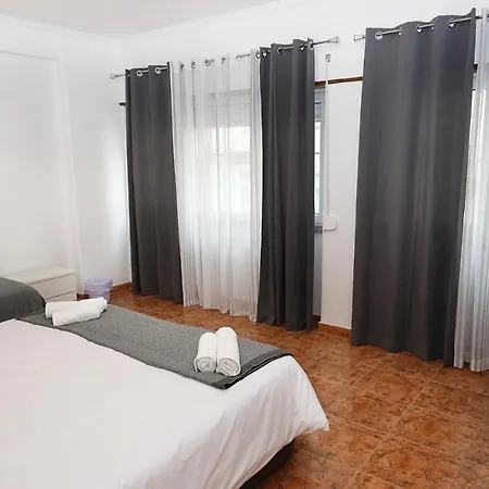 بيت شباب Host *