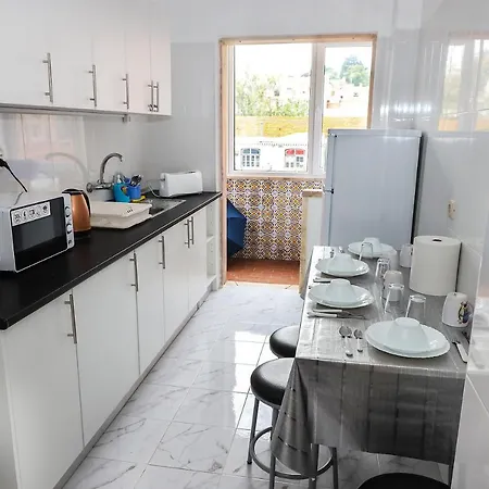 Host بيت شباب