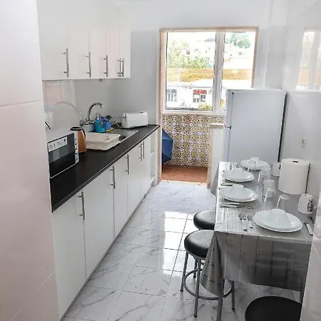 بيت شباب Host *