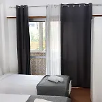 Host אכסניה *