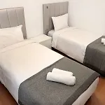 Host * ליסבון