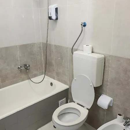 Host * Лісабон